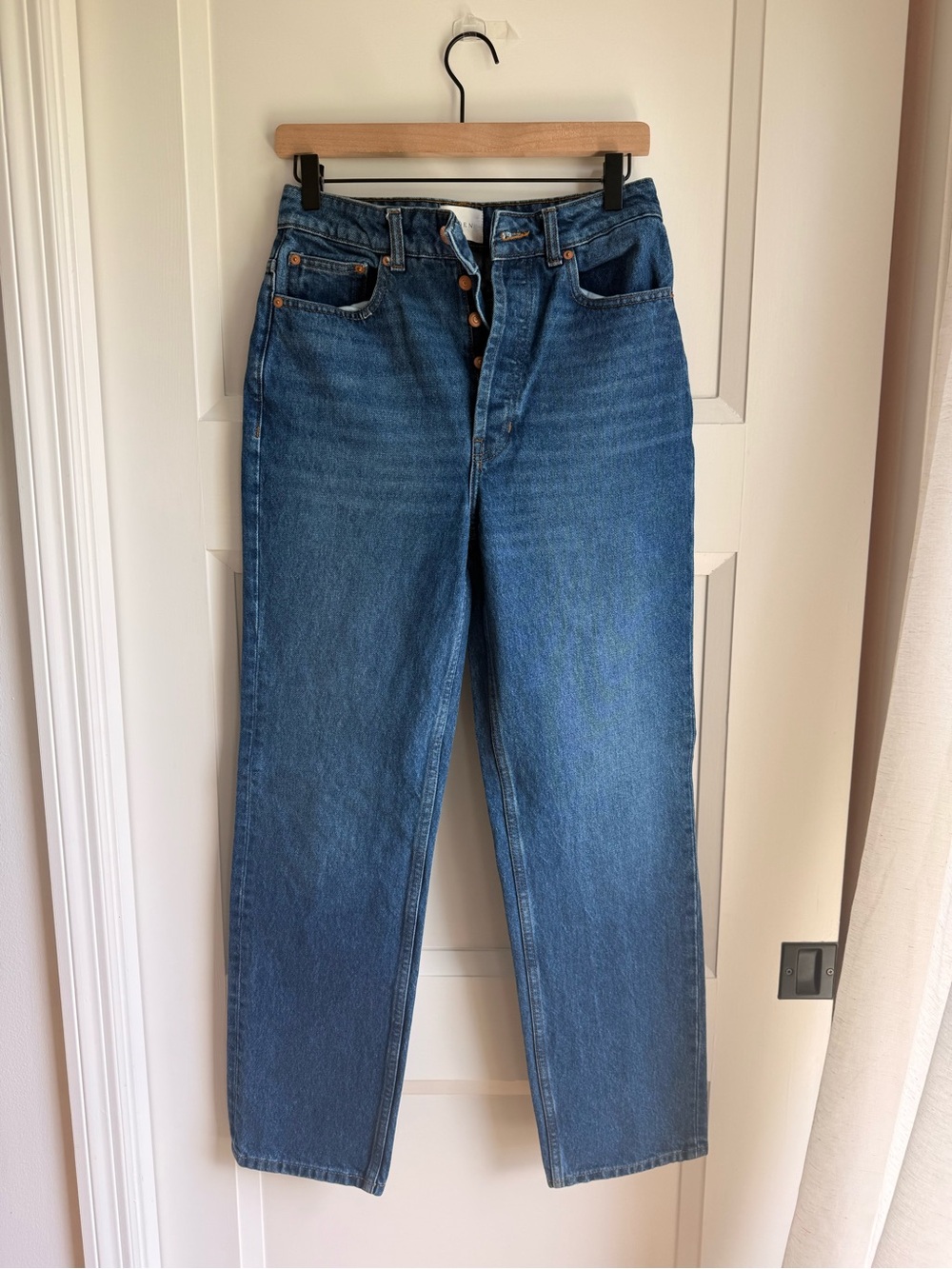 Doen High-Rise Straight-Leg Jeans in Medium Blue Denim